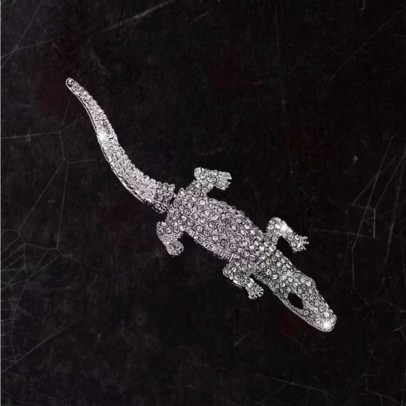 🐊 Betsey Johnson sparkling crocodile crystal brooch 🐊 - Picture 1 of 5